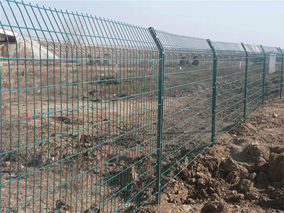 鐵絲網圍欄